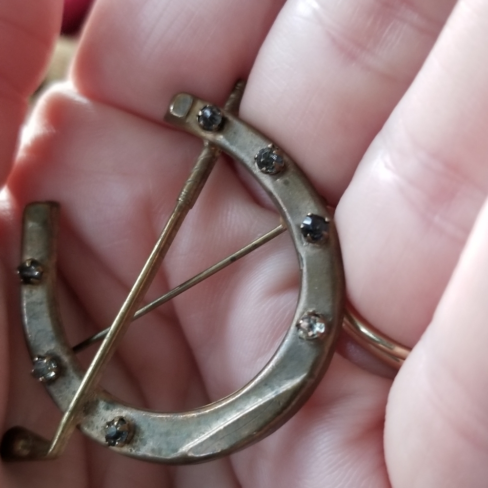 Relisted - Antique horseshoe brooch dark bronze gold ton Victorian Edwardian pin - Picture 6 of 10